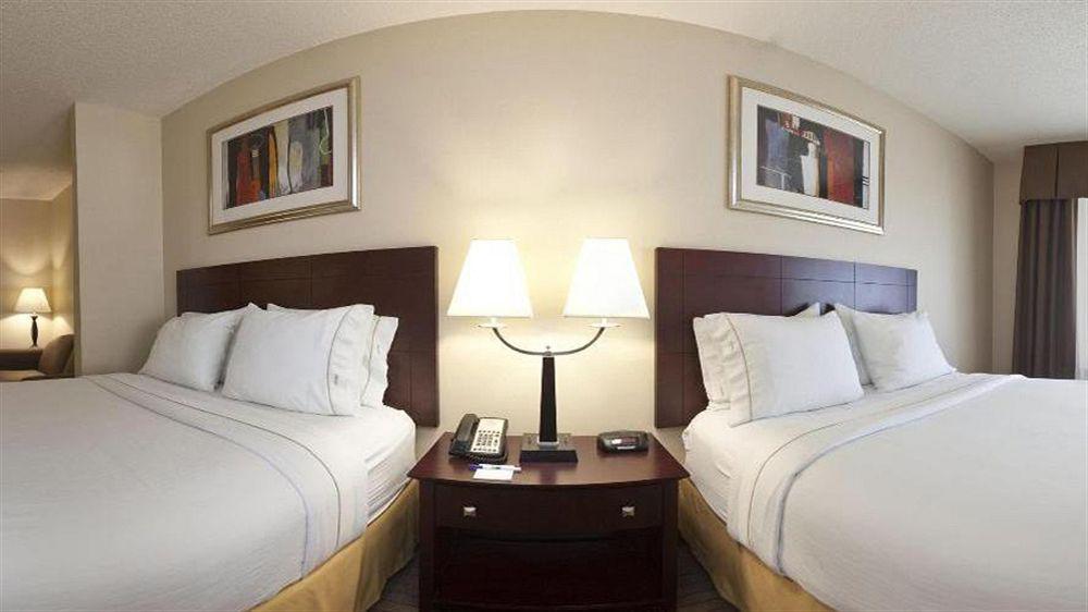 Holiday Inn Express Hotel & Suites Minot South By Ihg Εξωτερικό φωτογραφία