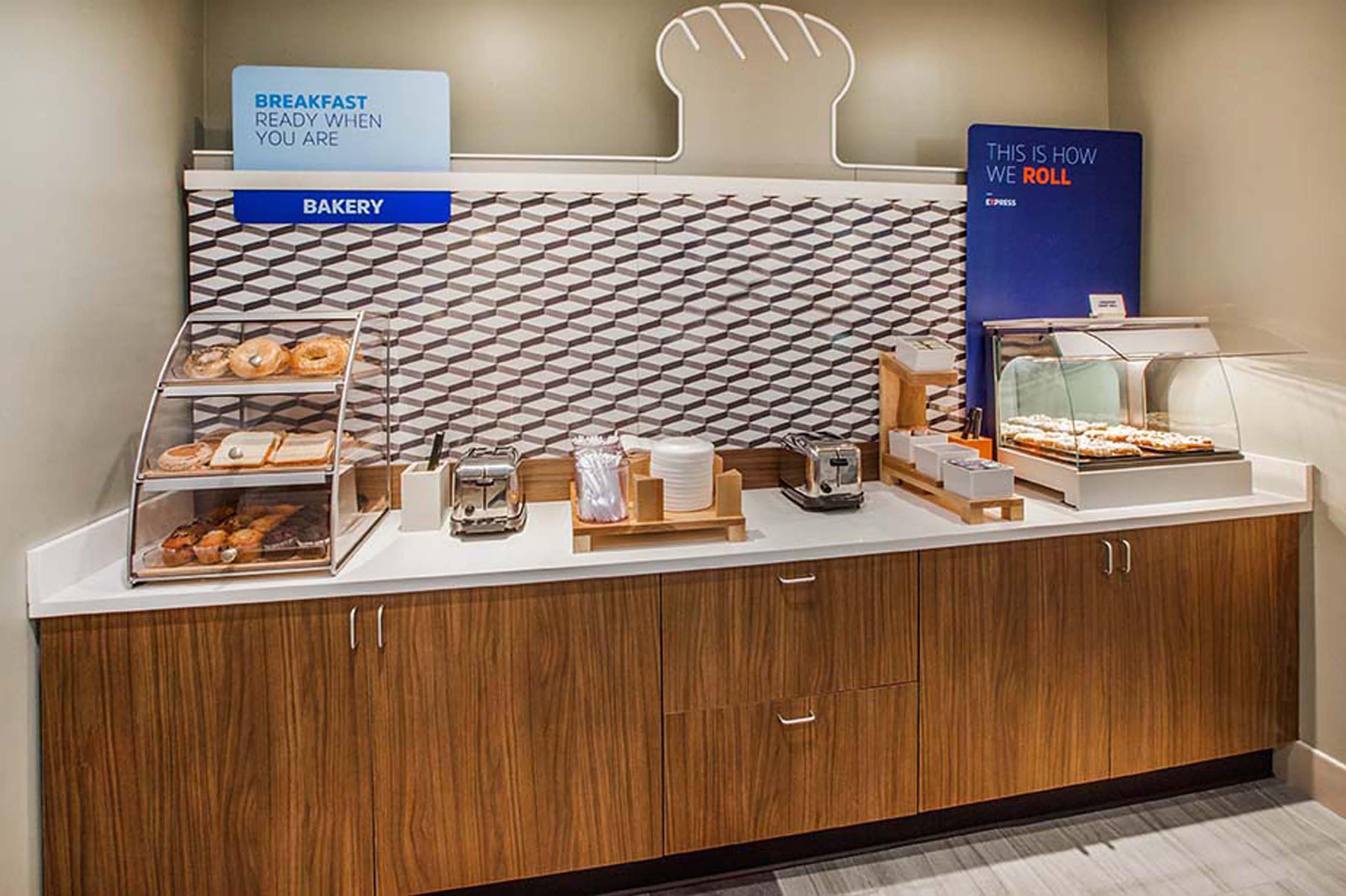 Holiday Inn Express Hotel & Suites Minot South By Ihg Εξωτερικό φωτογραφία