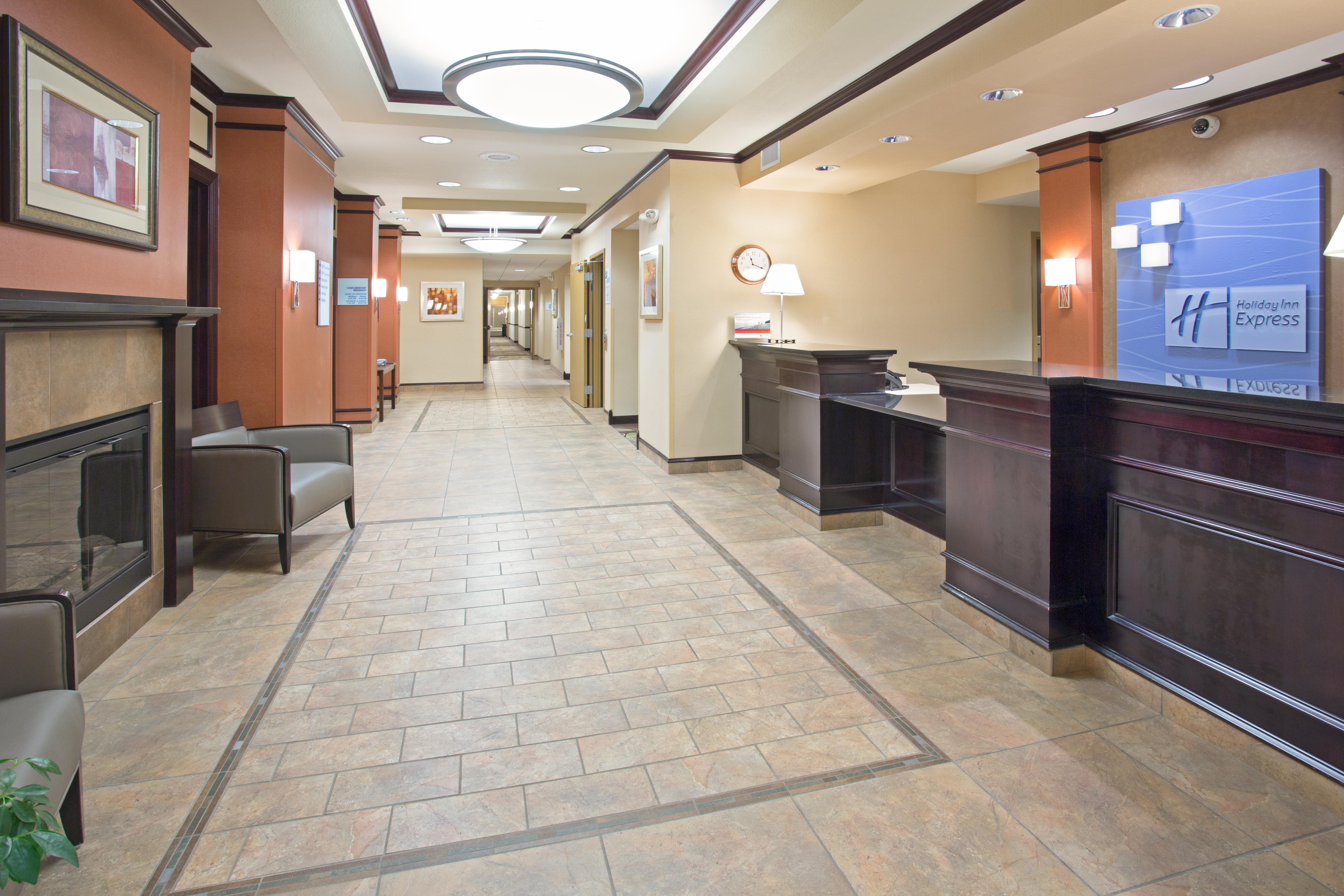 Holiday Inn Express Hotel & Suites Minot South By Ihg Εξωτερικό φωτογραφία