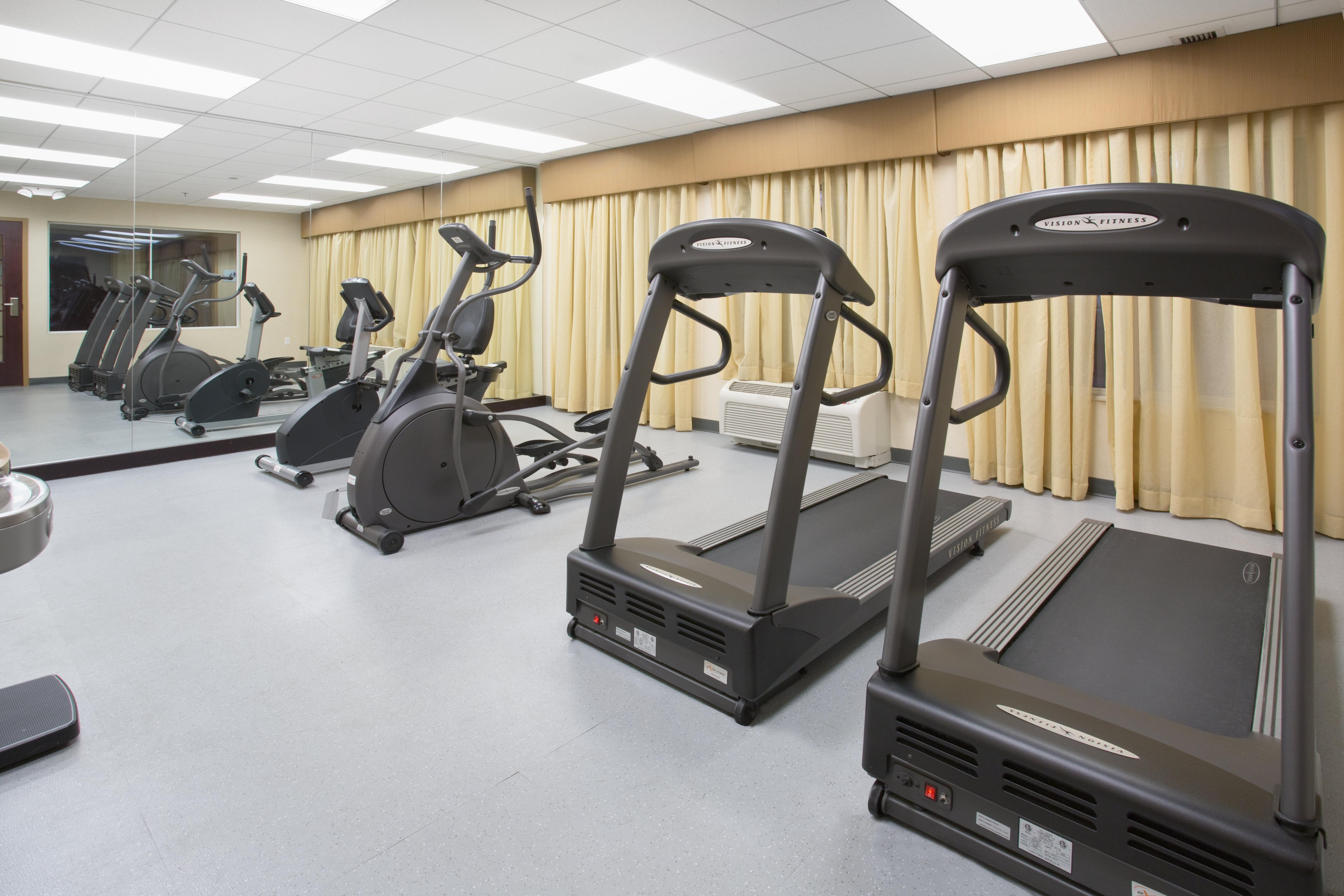 Holiday Inn Express Hotel & Suites Minot South By Ihg Εξωτερικό φωτογραφία