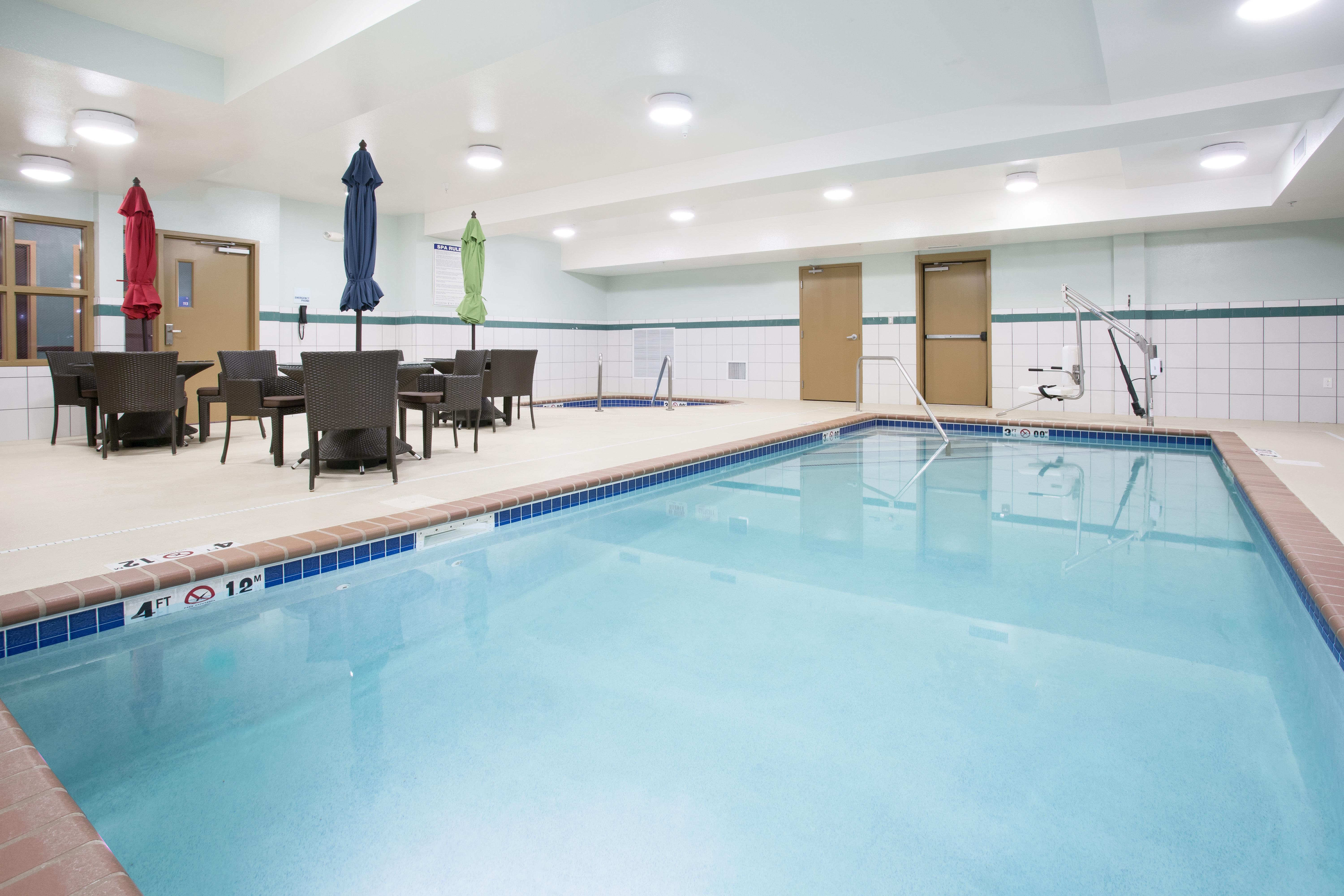 Holiday Inn Express Hotel & Suites Minot South By Ihg Εξωτερικό φωτογραφία