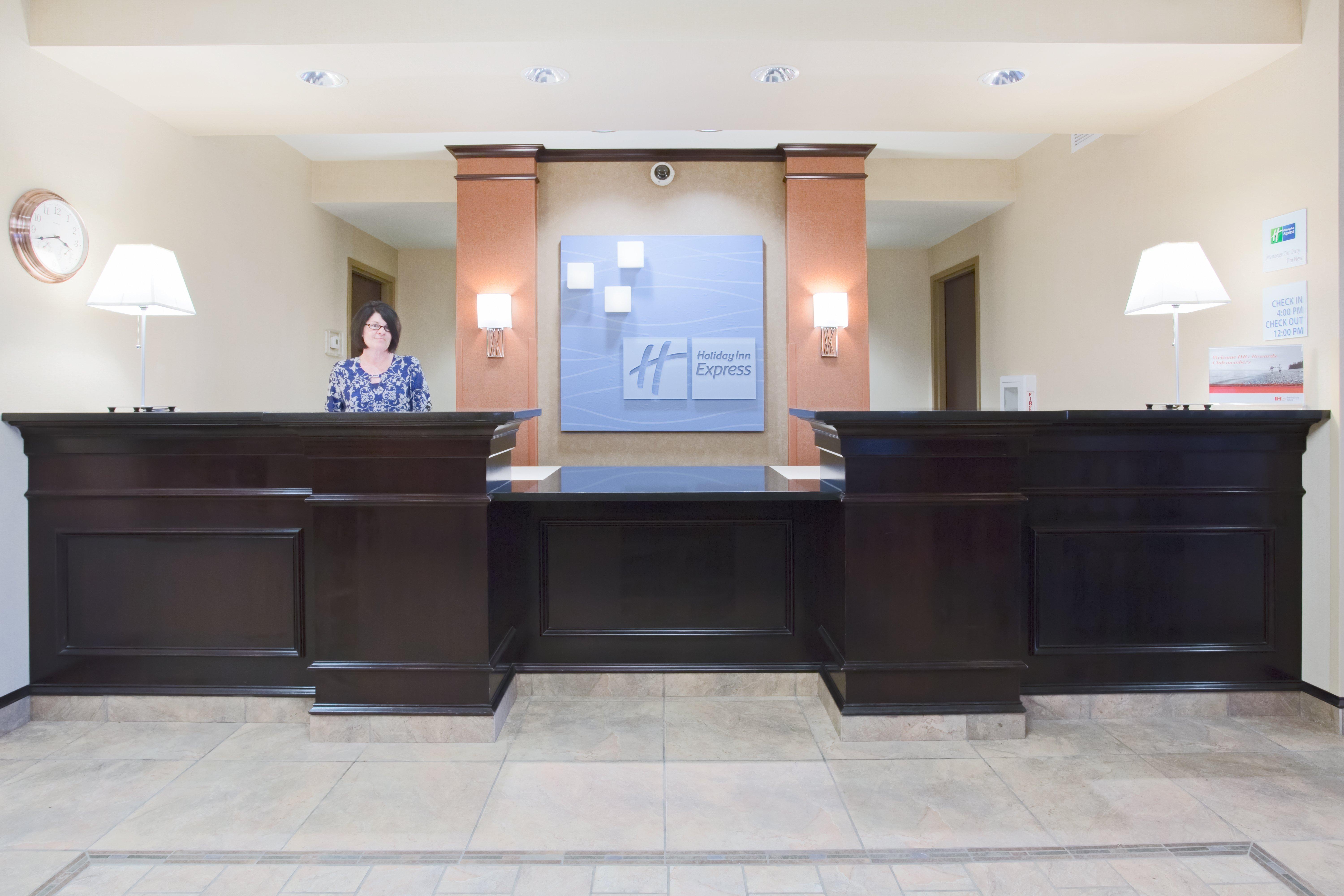 Holiday Inn Express Hotel & Suites Minot South By Ihg Εξωτερικό φωτογραφία