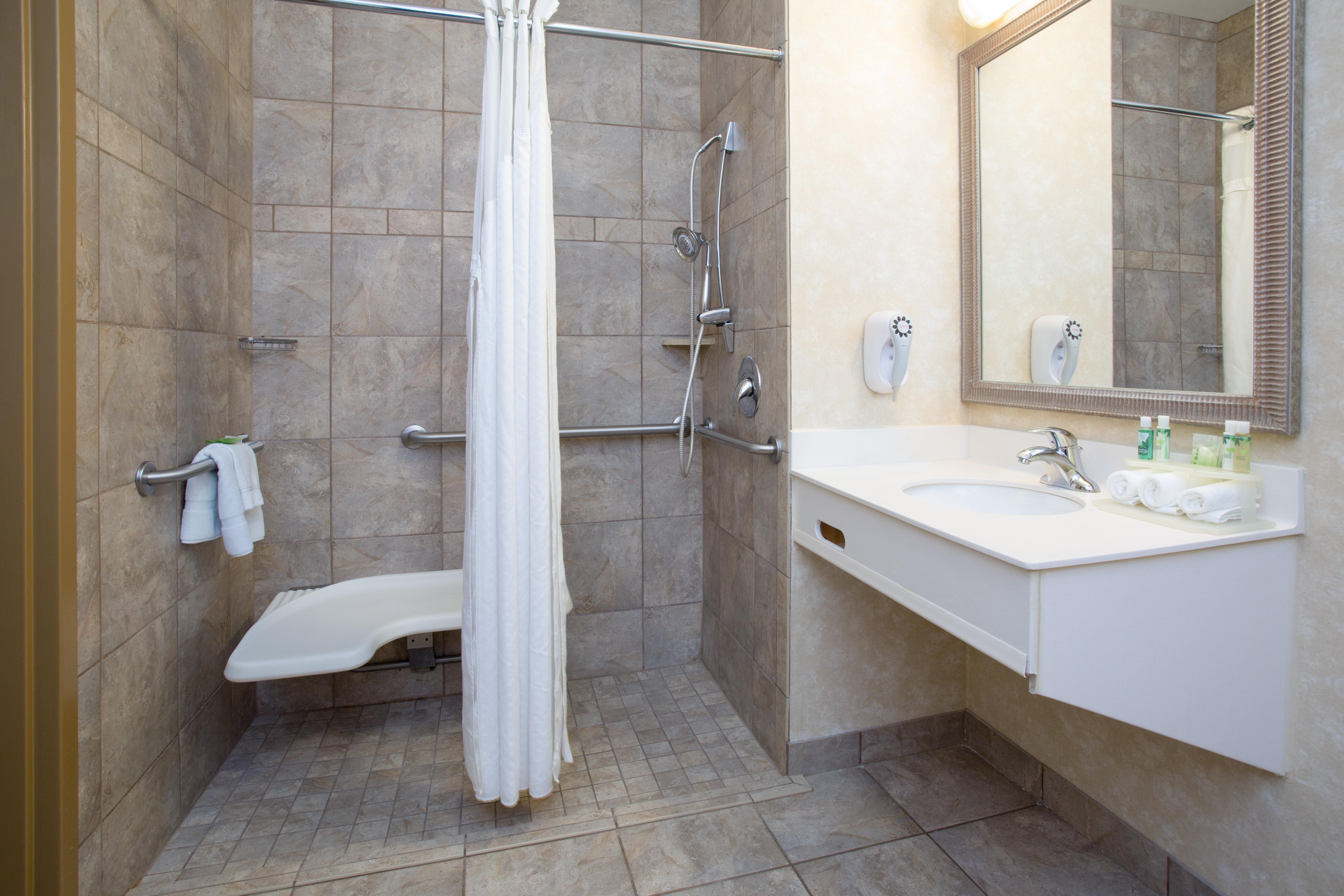 Holiday Inn Express Hotel & Suites Minot South By Ihg Εξωτερικό φωτογραφία