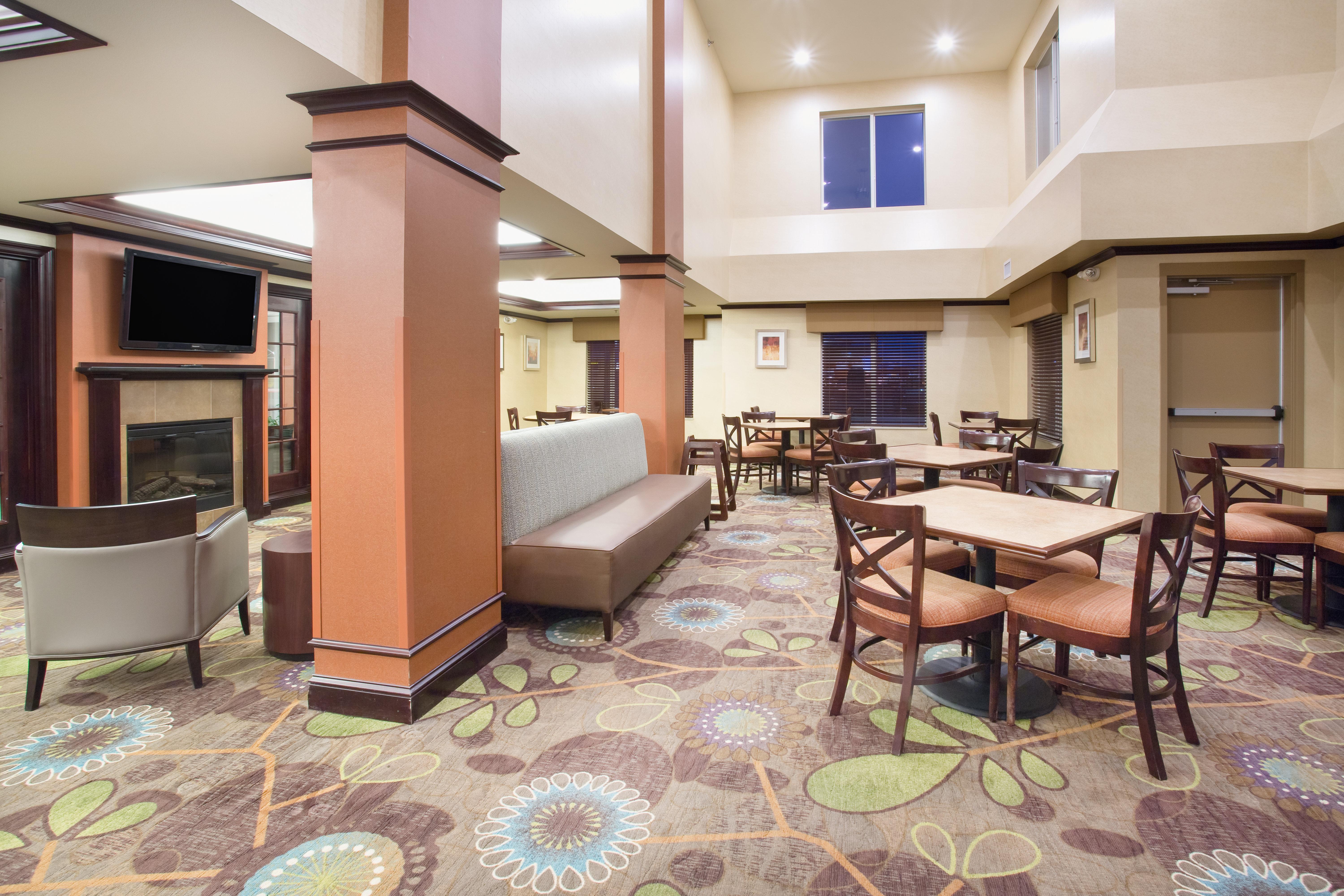 Holiday Inn Express Hotel & Suites Minot South By Ihg Εξωτερικό φωτογραφία